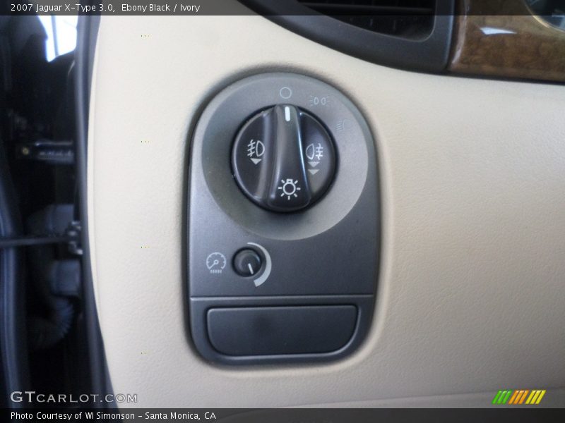 Ebony Black / Ivory 2007 Jaguar X-Type 3.0