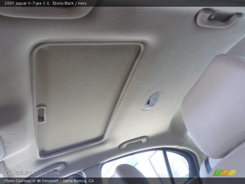Ebony Black / Ivory 2007 Jaguar X-Type 3.0