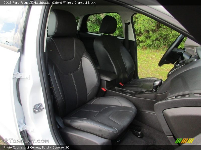 Oxford White / Charcoal Black 2015 Ford Focus SE Hatchback