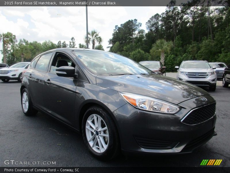 Magnetic Metallic / Charcoal Black 2015 Ford Focus SE Hatchback