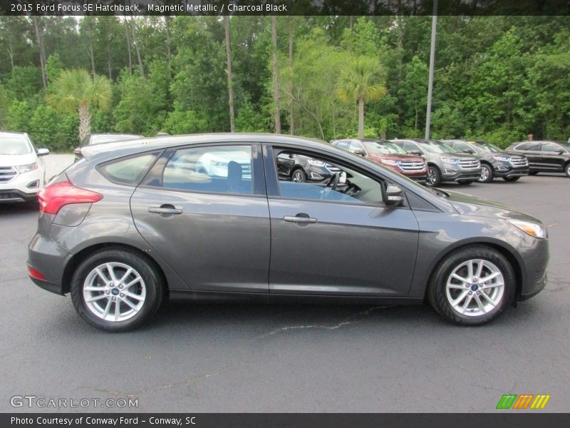 Magnetic Metallic / Charcoal Black 2015 Ford Focus SE Hatchback