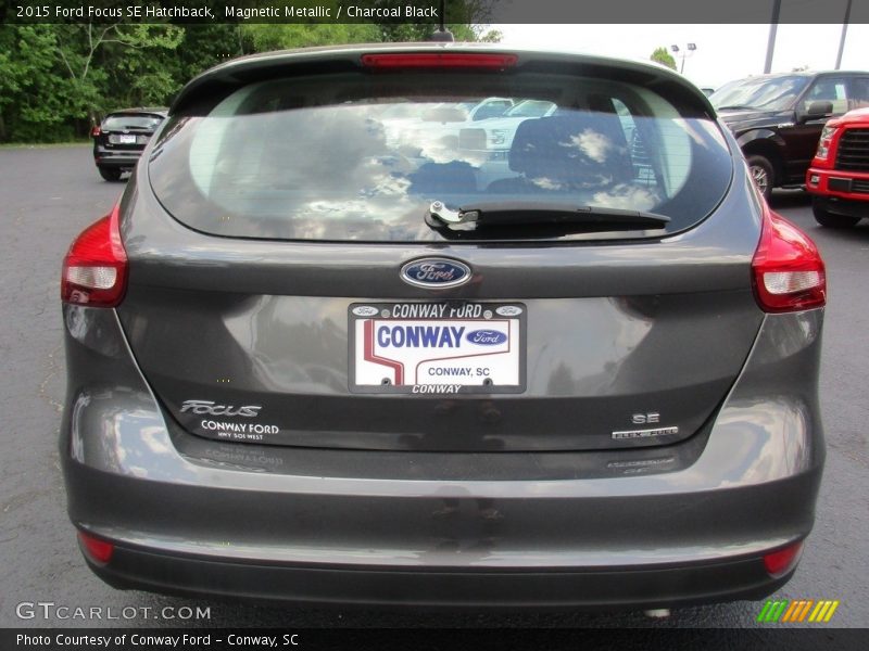 Magnetic Metallic / Charcoal Black 2015 Ford Focus SE Hatchback