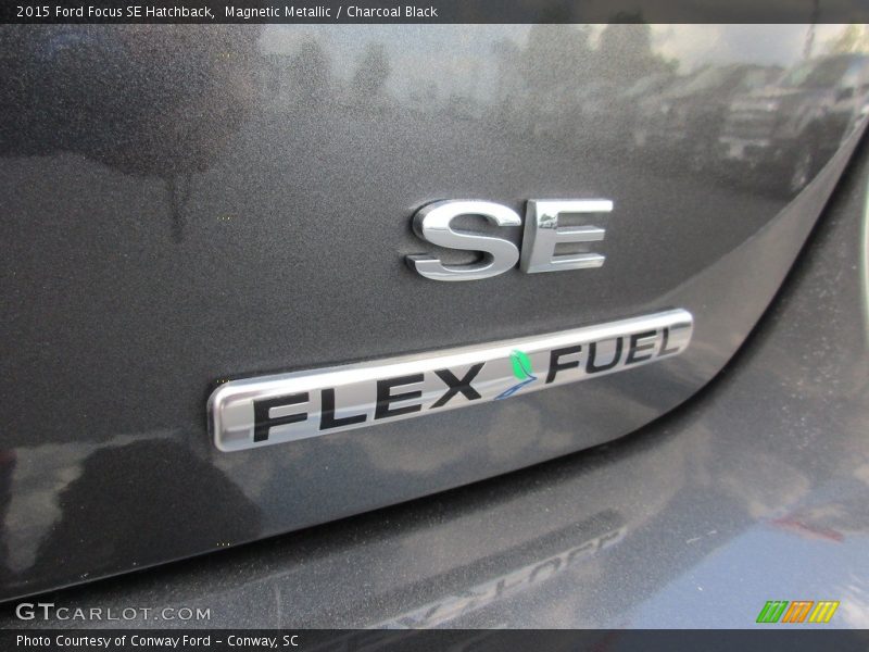 Magnetic Metallic / Charcoal Black 2015 Ford Focus SE Hatchback