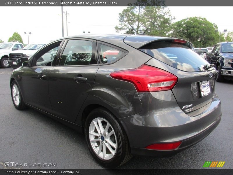Magnetic Metallic / Charcoal Black 2015 Ford Focus SE Hatchback