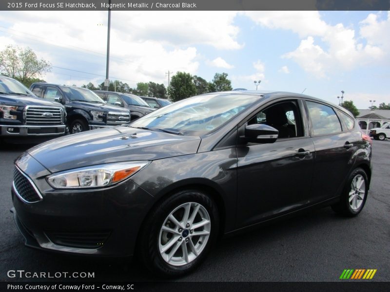 Magnetic Metallic / Charcoal Black 2015 Ford Focus SE Hatchback