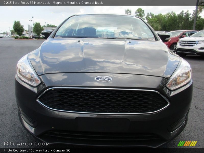 Magnetic Metallic / Charcoal Black 2015 Ford Focus SE Hatchback