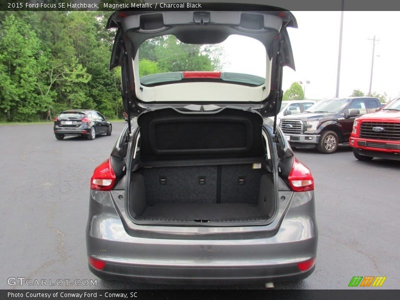 Magnetic Metallic / Charcoal Black 2015 Ford Focus SE Hatchback