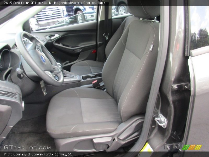 Magnetic Metallic / Charcoal Black 2015 Ford Focus SE Hatchback