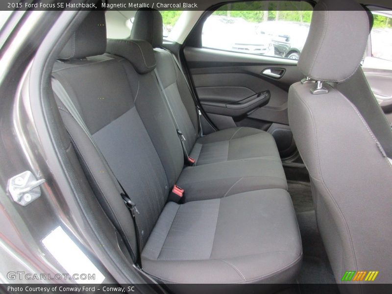 Magnetic Metallic / Charcoal Black 2015 Ford Focus SE Hatchback