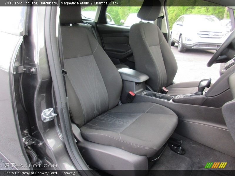 Magnetic Metallic / Charcoal Black 2015 Ford Focus SE Hatchback