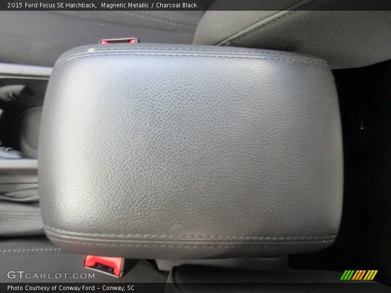Magnetic Metallic / Charcoal Black 2015 Ford Focus SE Hatchback