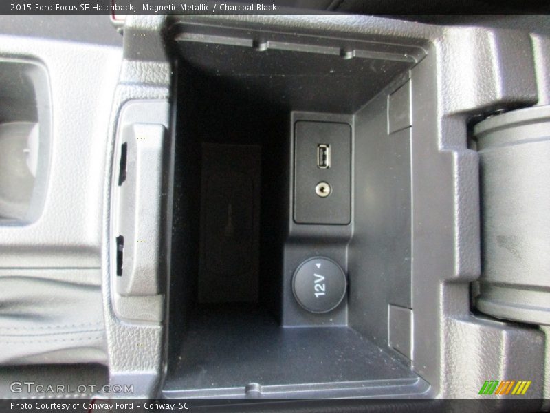 Magnetic Metallic / Charcoal Black 2015 Ford Focus SE Hatchback