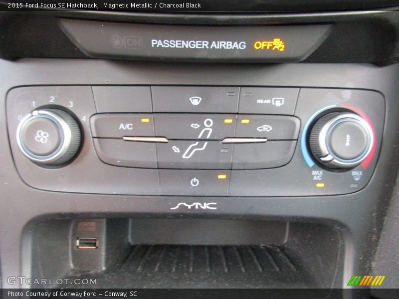 Magnetic Metallic / Charcoal Black 2015 Ford Focus SE Hatchback