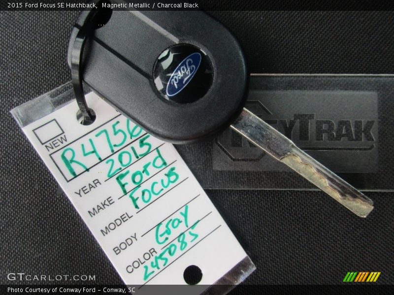 Magnetic Metallic / Charcoal Black 2015 Ford Focus SE Hatchback