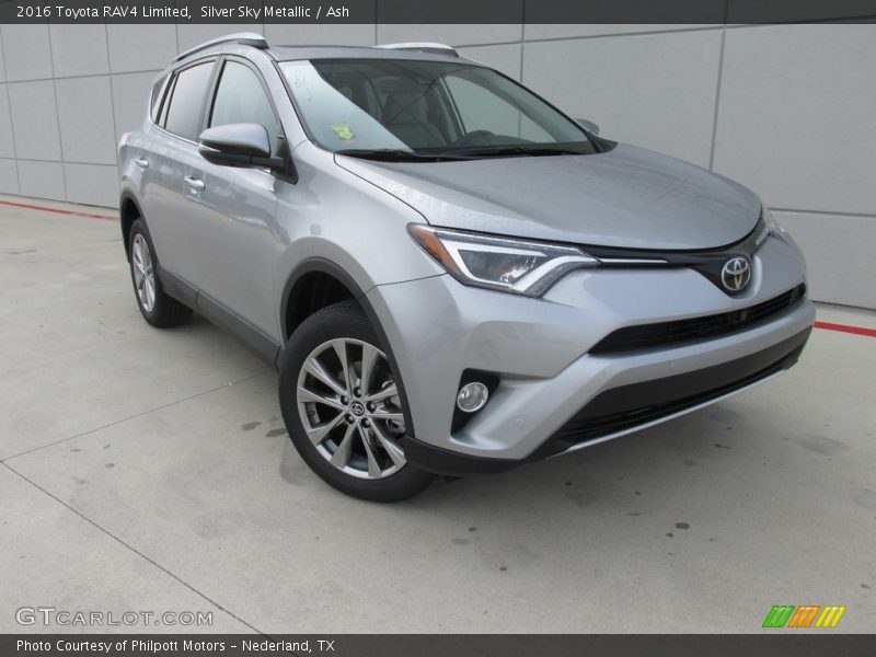 Front 3/4 View of 2016 RAV4 Limited