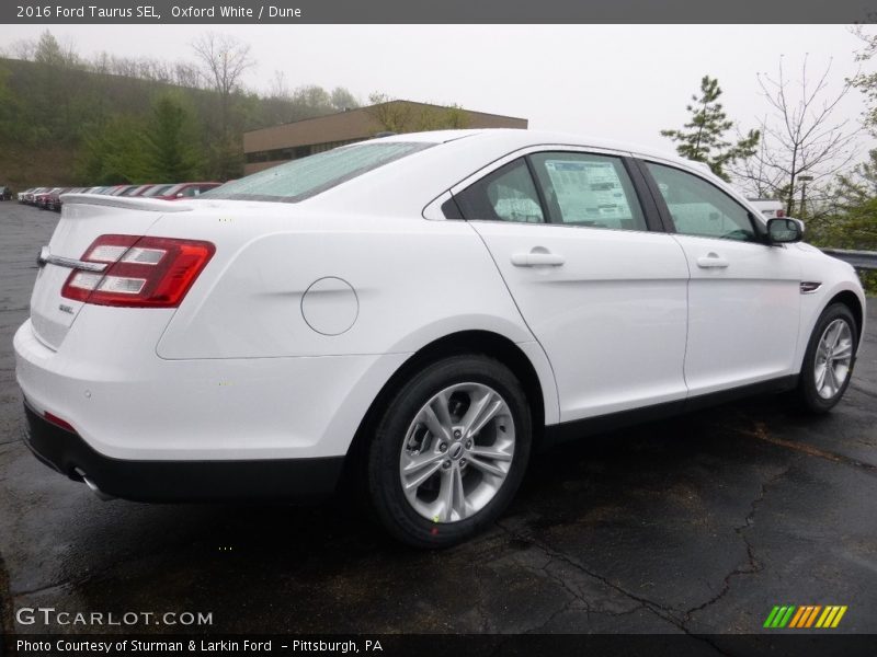 Oxford White / Dune 2016 Ford Taurus SEL