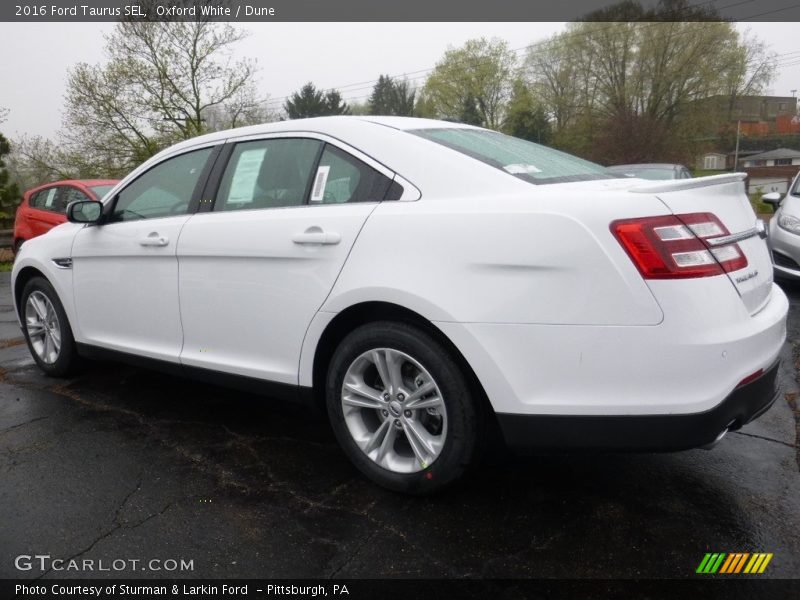 Oxford White / Dune 2016 Ford Taurus SEL