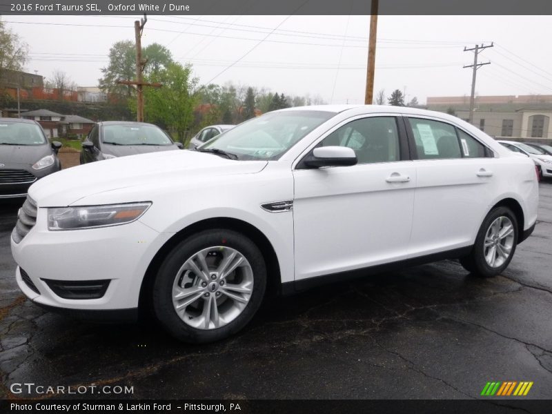 Oxford White / Dune 2016 Ford Taurus SEL
