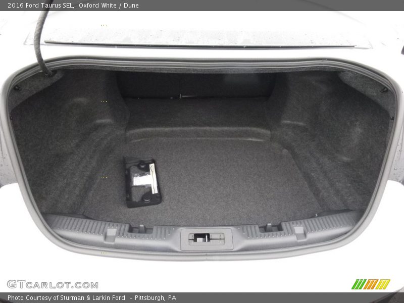 Oxford White / Dune 2016 Ford Taurus SEL