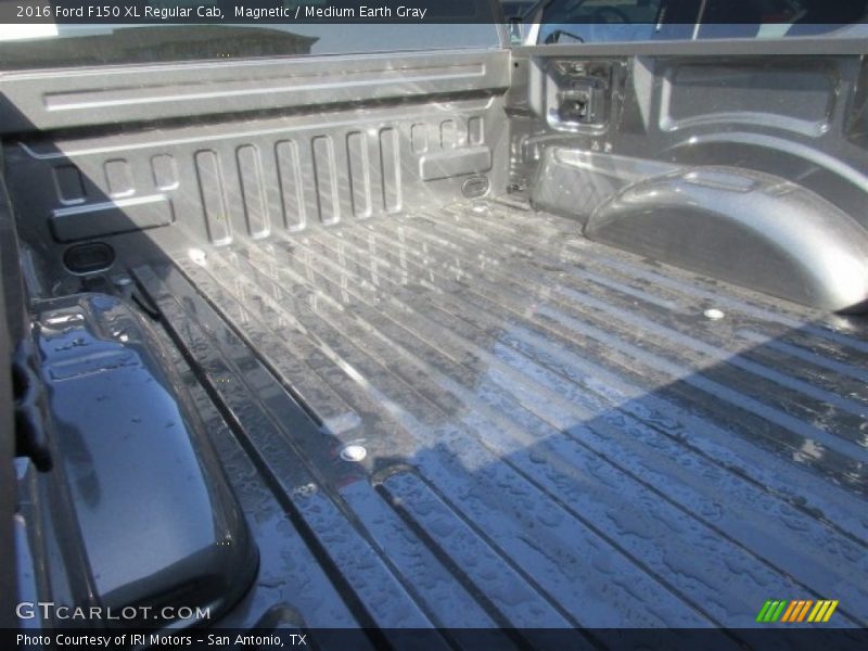 Magnetic / Medium Earth Gray 2016 Ford F150 XL Regular Cab