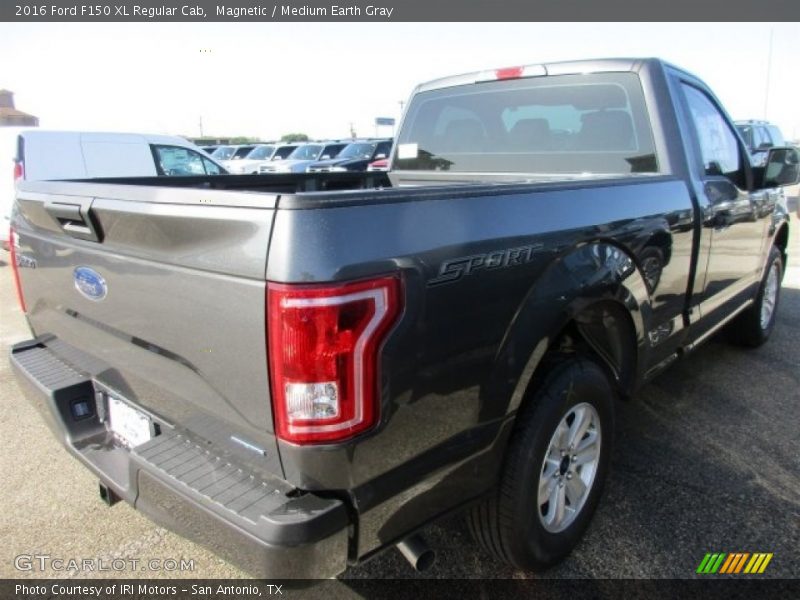 Magnetic / Medium Earth Gray 2016 Ford F150 XL Regular Cab