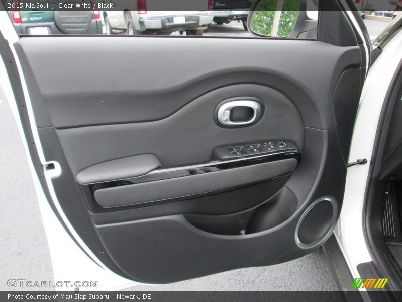 Clear White / Black 2015 Kia Soul !