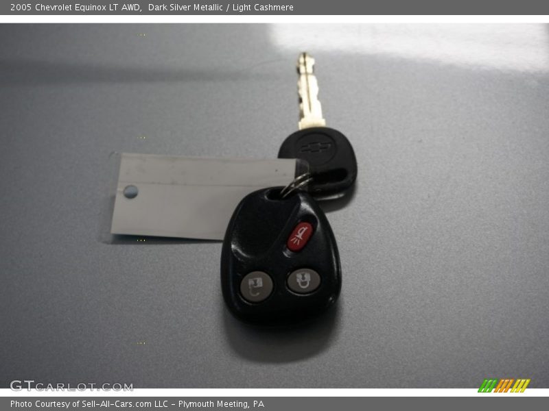 Dark Silver Metallic / Light Cashmere 2005 Chevrolet Equinox LT AWD