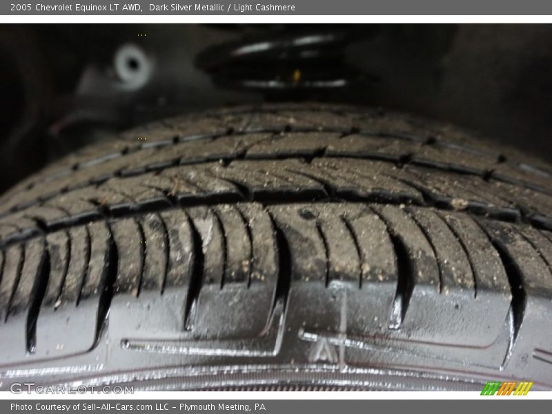 Dark Silver Metallic / Light Cashmere 2005 Chevrolet Equinox LT AWD