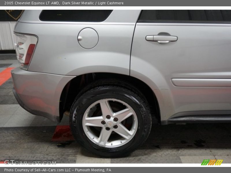Dark Silver Metallic / Light Cashmere 2005 Chevrolet Equinox LT AWD