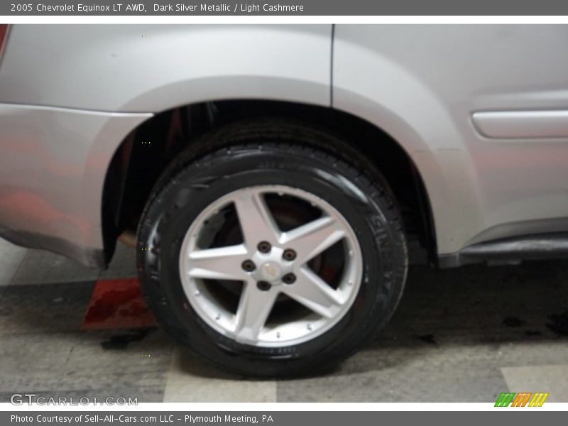 Dark Silver Metallic / Light Cashmere 2005 Chevrolet Equinox LT AWD