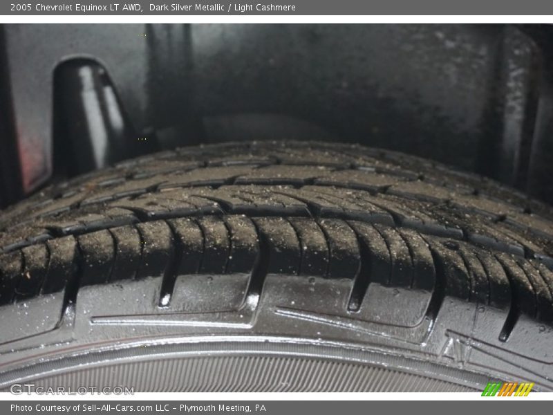 Dark Silver Metallic / Light Cashmere 2005 Chevrolet Equinox LT AWD