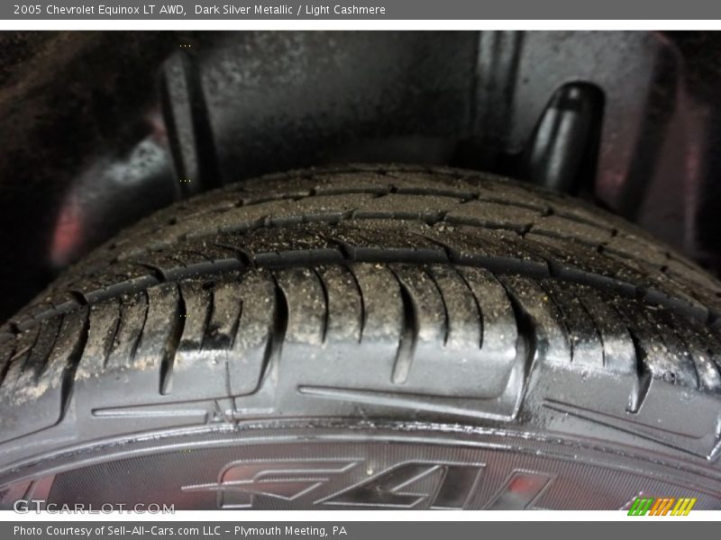Dark Silver Metallic / Light Cashmere 2005 Chevrolet Equinox LT AWD