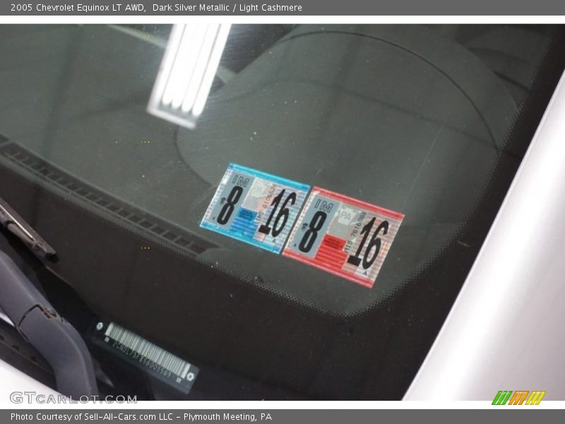 Dark Silver Metallic / Light Cashmere 2005 Chevrolet Equinox LT AWD