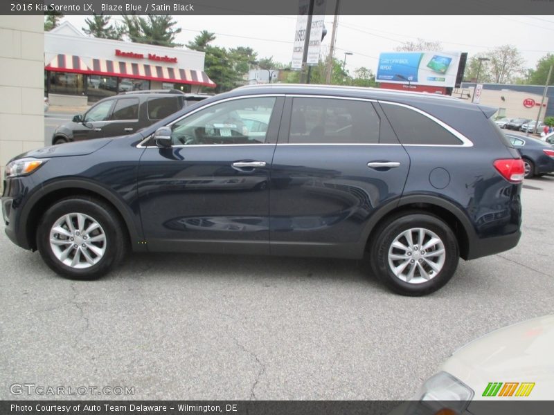 Blaze Blue / Satin Black 2016 Kia Sorento LX