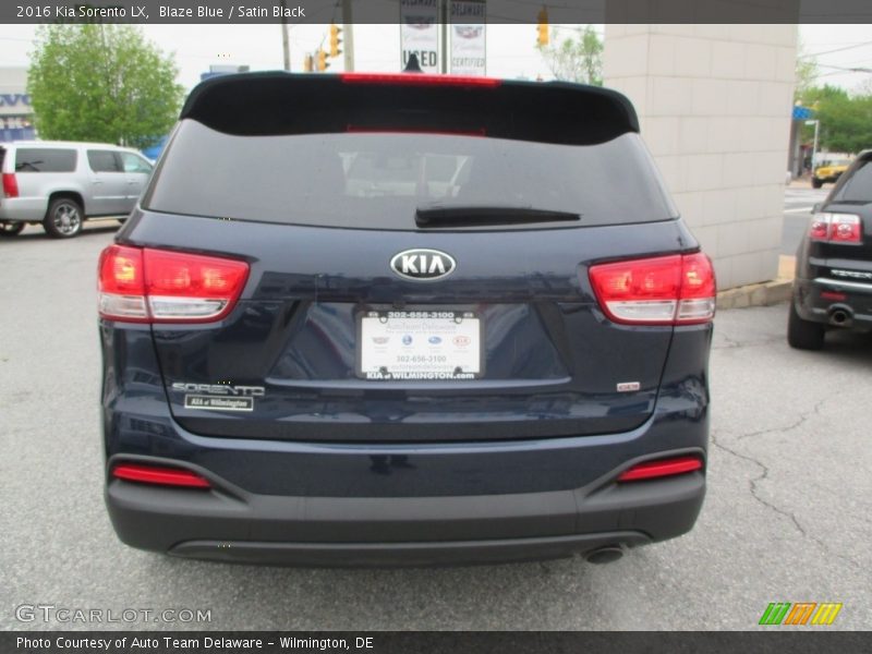 Blaze Blue / Satin Black 2016 Kia Sorento LX