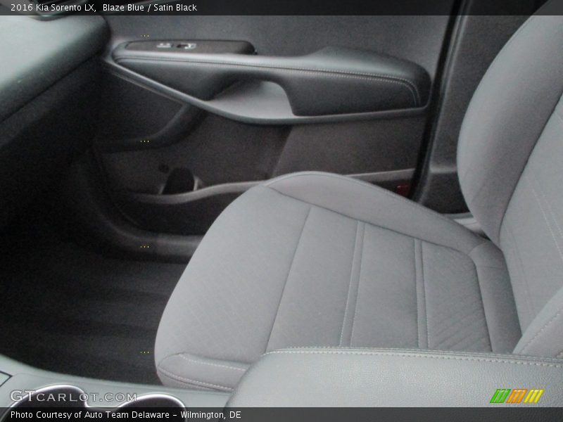 Blaze Blue / Satin Black 2016 Kia Sorento LX