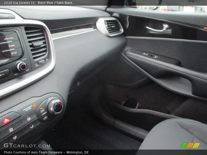 Blaze Blue / Satin Black 2016 Kia Sorento LX