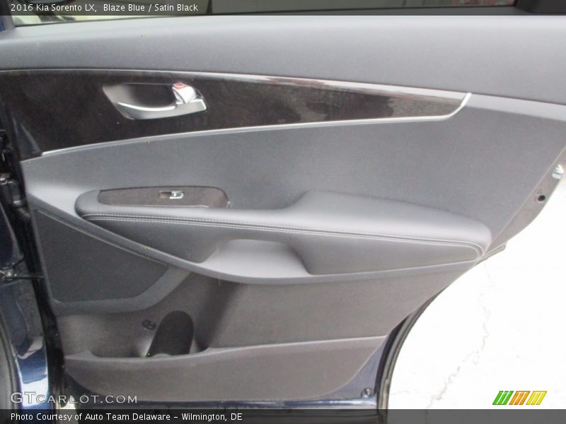 Blaze Blue / Satin Black 2016 Kia Sorento LX