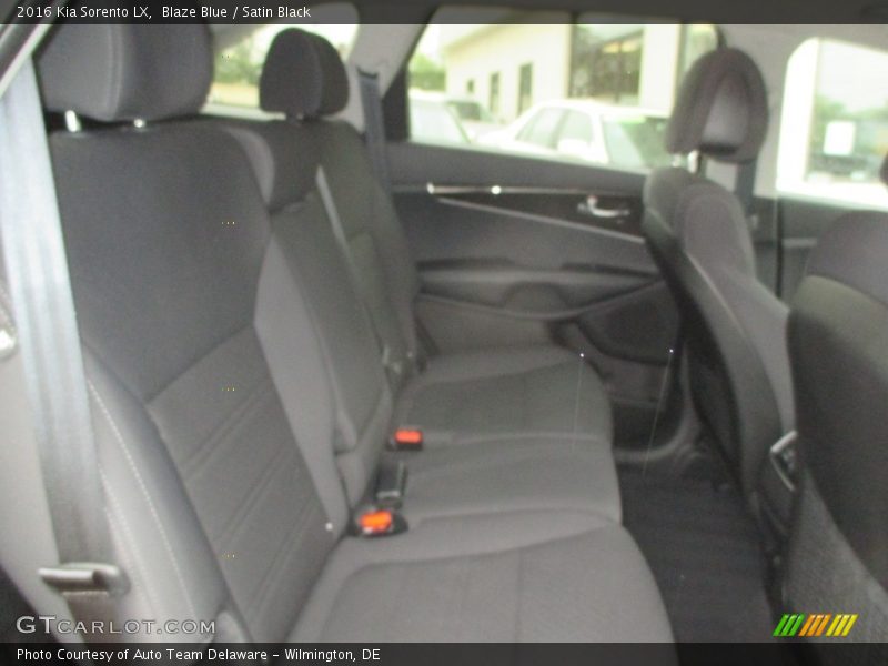 Blaze Blue / Satin Black 2016 Kia Sorento LX