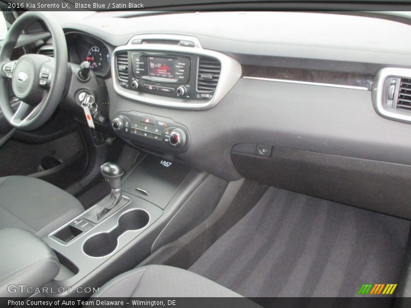 Blaze Blue / Satin Black 2016 Kia Sorento LX
