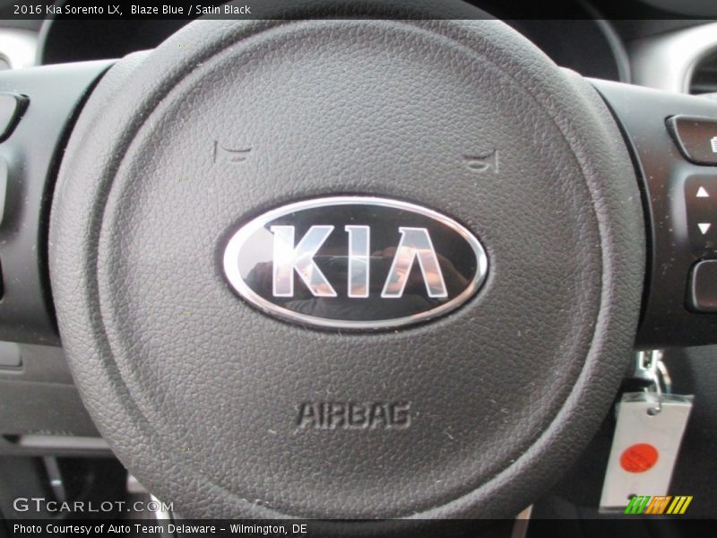 Blaze Blue / Satin Black 2016 Kia Sorento LX