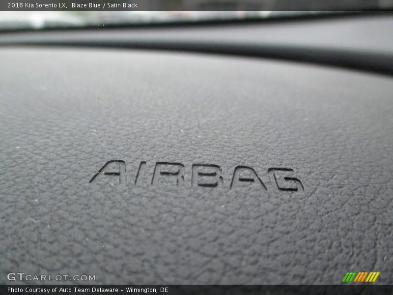 Blaze Blue / Satin Black 2016 Kia Sorento LX