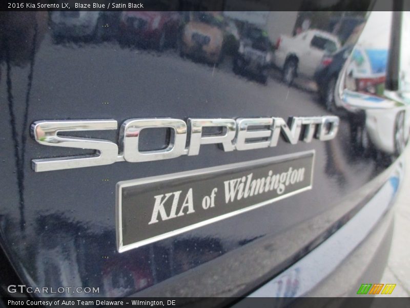 Blaze Blue / Satin Black 2016 Kia Sorento LX