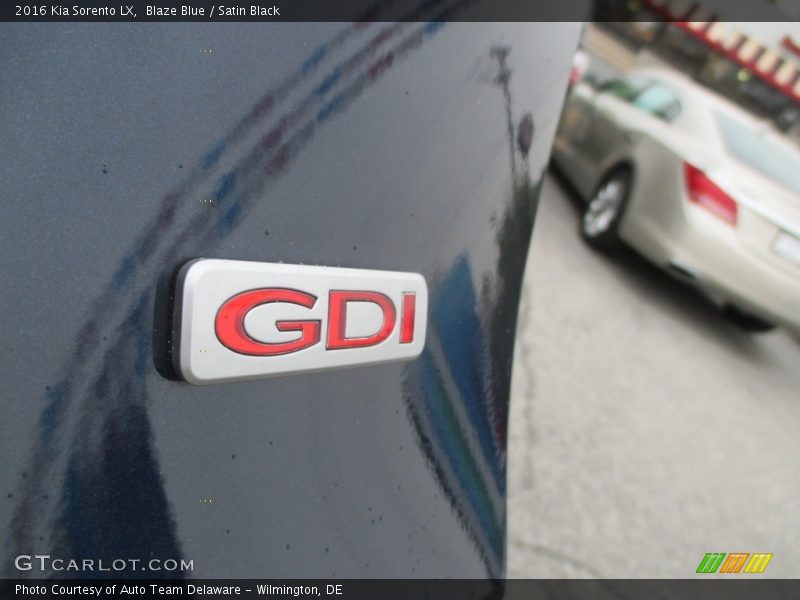 Blaze Blue / Satin Black 2016 Kia Sorento LX