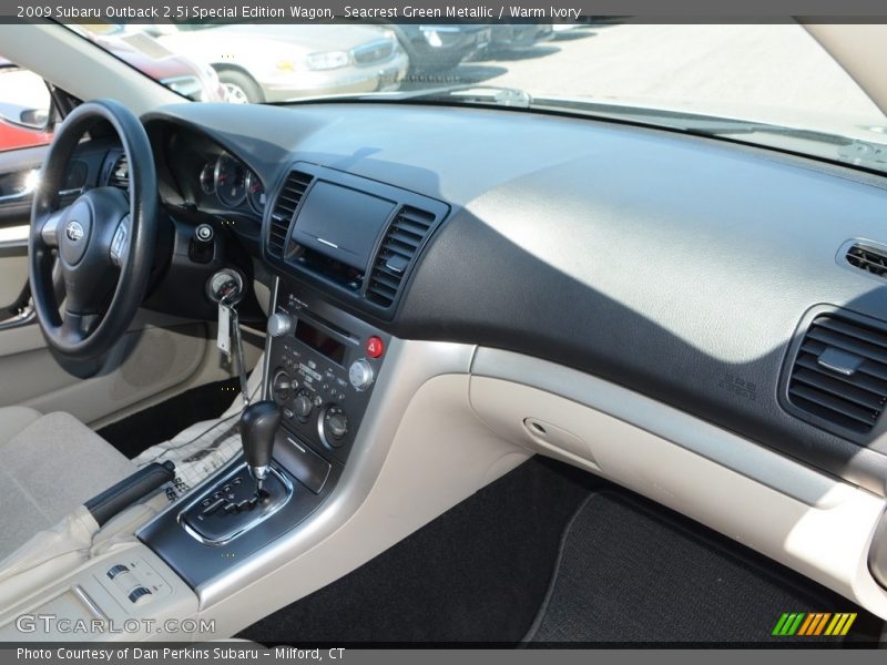 Seacrest Green Metallic / Warm Ivory 2009 Subaru Outback 2.5i Special Edition Wagon
