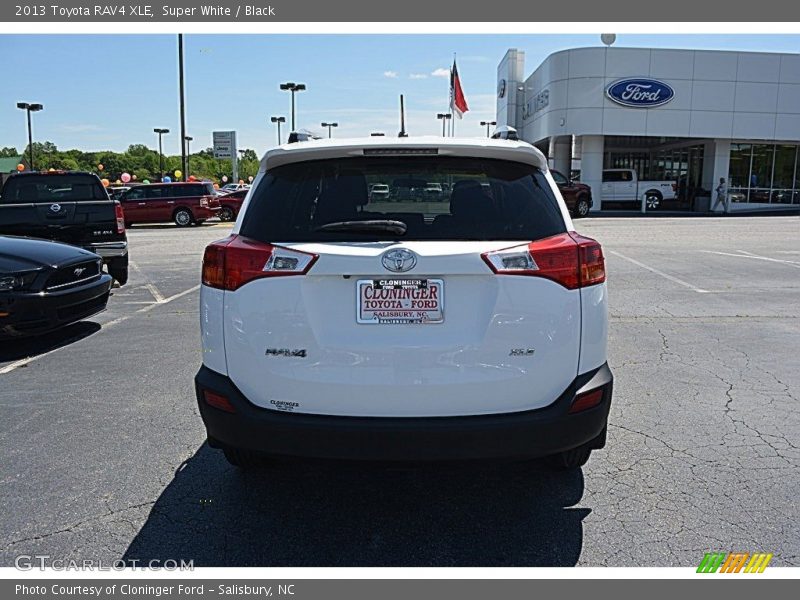 Super White / Black 2013 Toyota RAV4 XLE