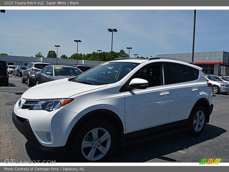 Super White / Black 2013 Toyota RAV4 XLE