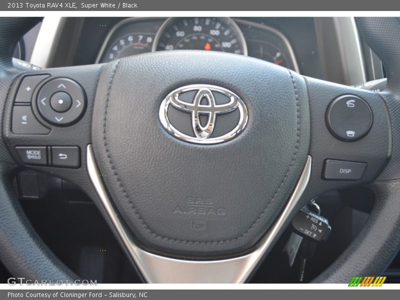 Super White / Black 2013 Toyota RAV4 XLE