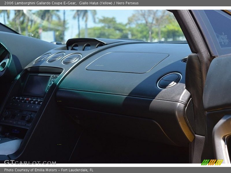 Dashboard of 2006 Gallardo Coupe E-Gear