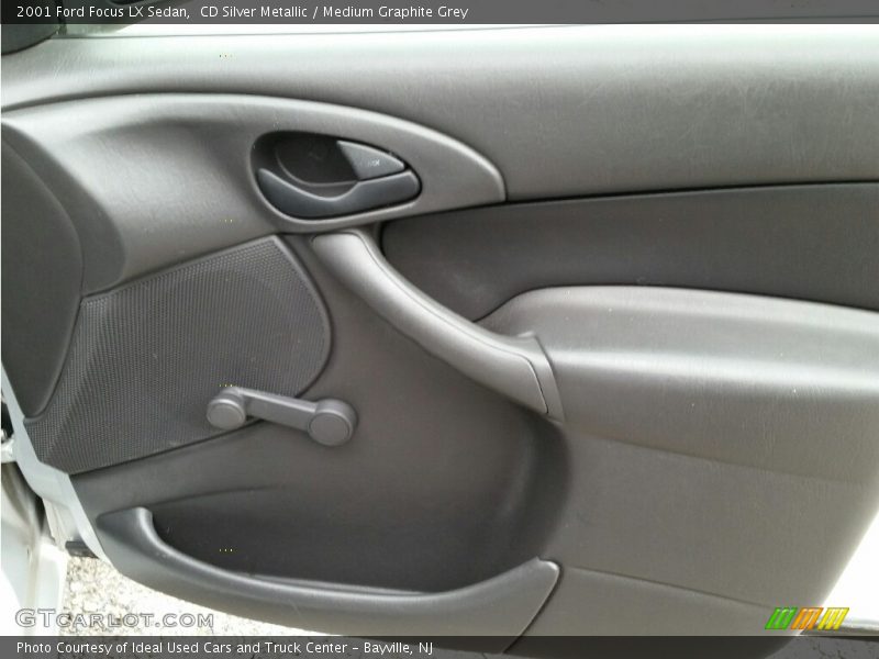 CD Silver Metallic / Medium Graphite Grey 2001 Ford Focus LX Sedan